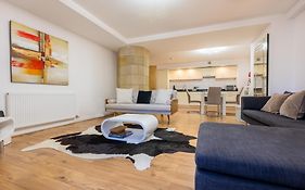 Ac19 Lower North Aisle - Luxury Self Catering 2 Bedroom Apartment